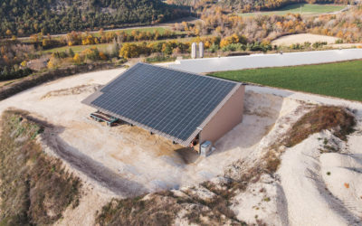 Quels sont les avantages d’un hangar photovoltaïque par rapport à un hangar traditionnel pour les agriculteurs ?